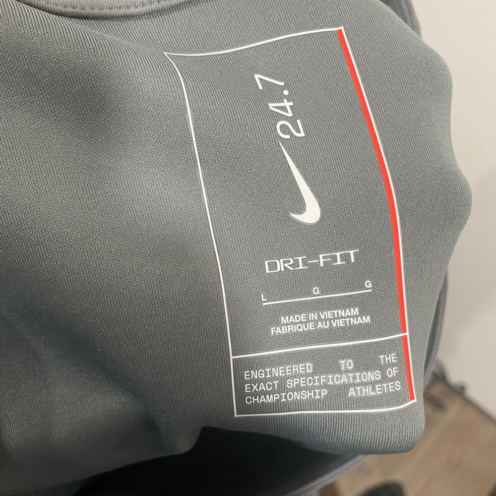 Nike 24.7 Impossibly Soft Cardigan Mens Large Grey HQ6948-084 Loose Fit NWT $125 - Picture 7 of 10